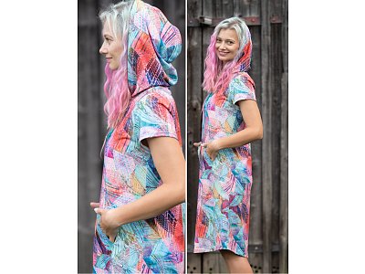 Barevné šaty s kapucí - vel.38